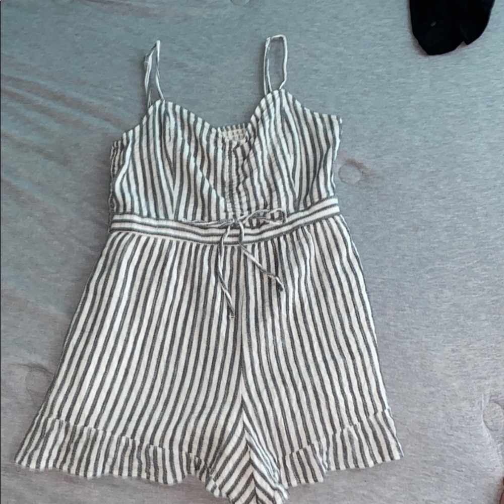 american eagle grey and white stripped romper